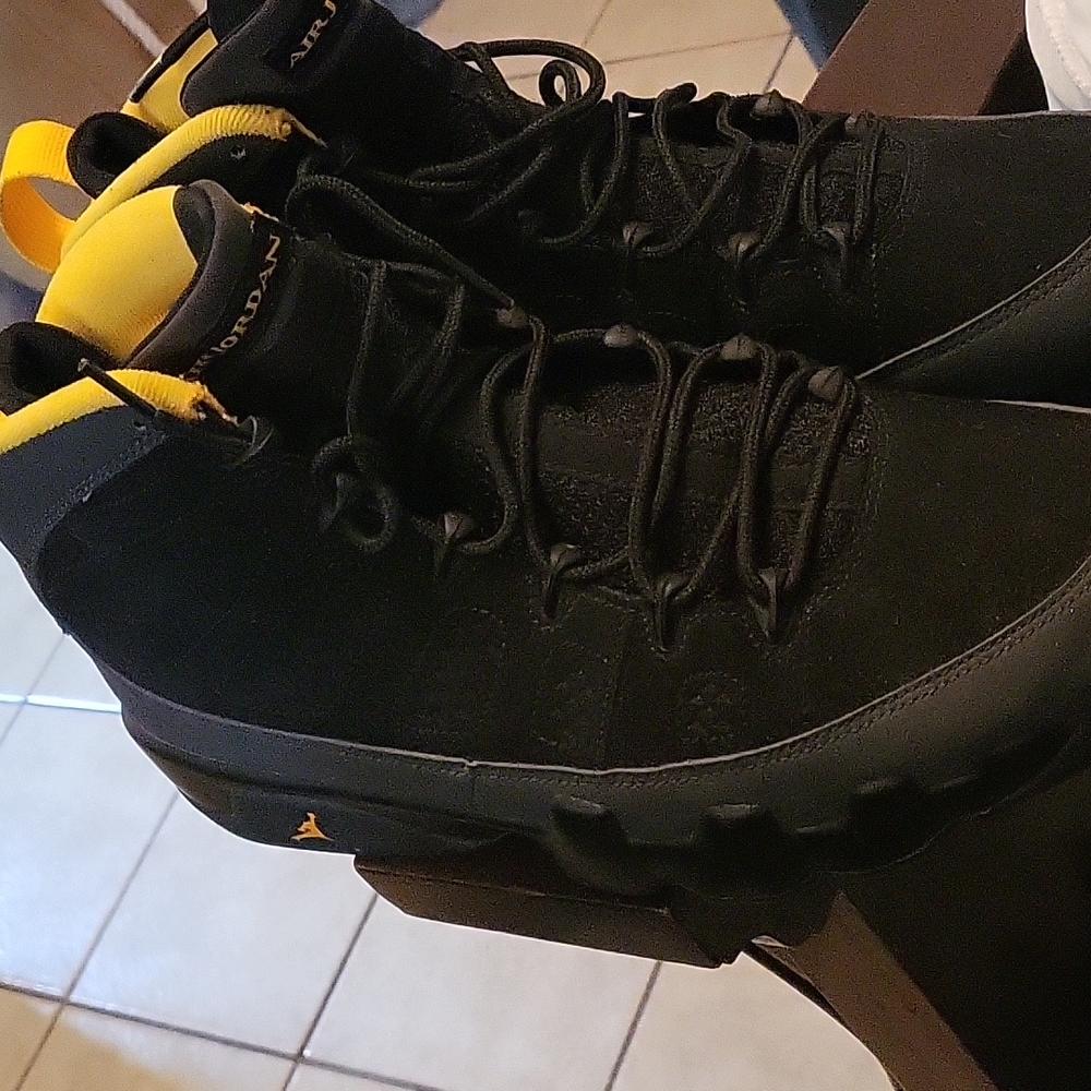 NIKE Jordan 9 Retro Chile Red Sneakers